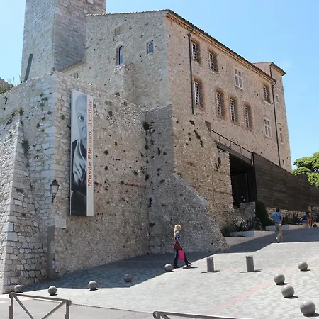 Backpackers Hostal Antibes