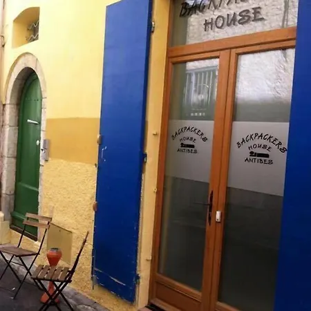 Hostel Backpackers Αντίμπ