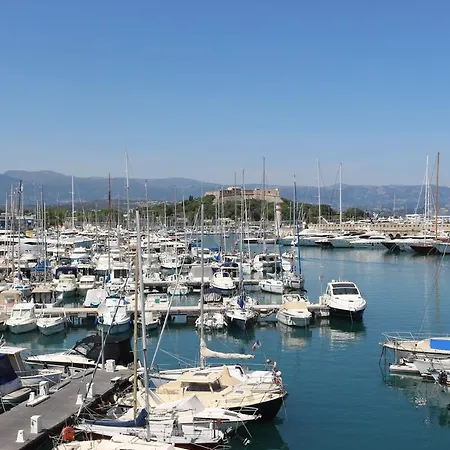Backpackers * Antibes