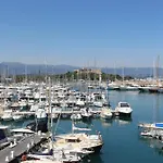Backpackers * Antibes