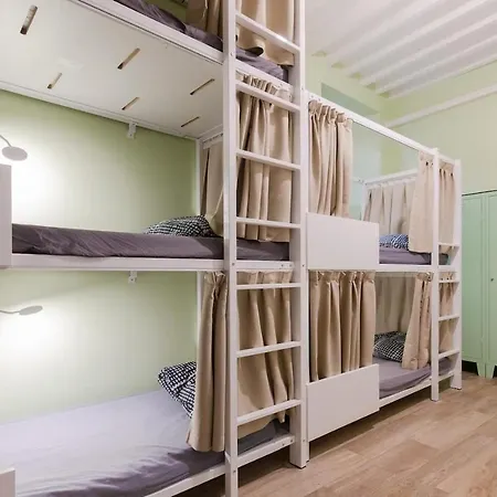 Backpackers Antibes