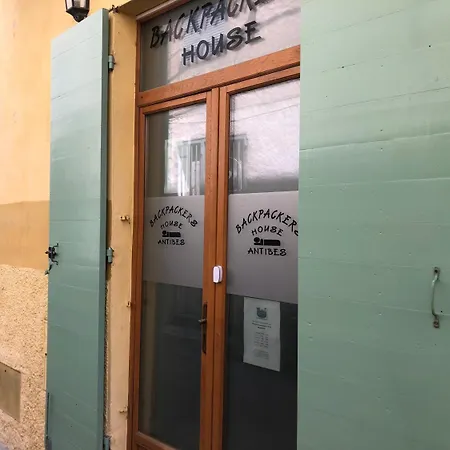 Hostel Backpackers Αντίμπ