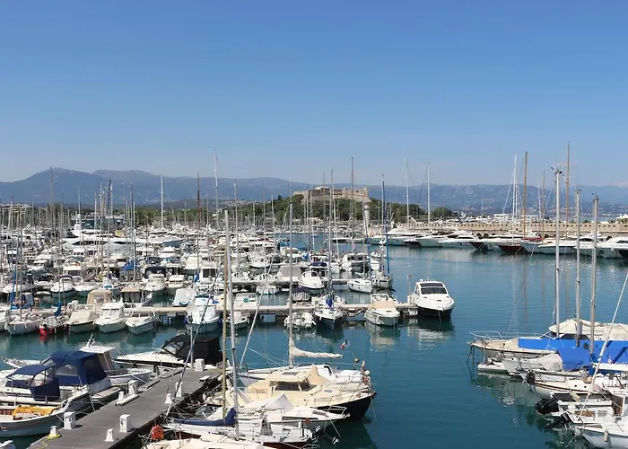 Backpackers * Antibes